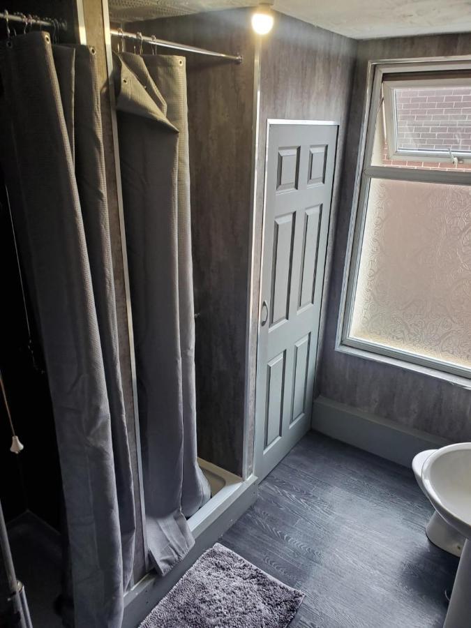 Blessington Road & Lockinn Bar & Restaurant Hostel *
