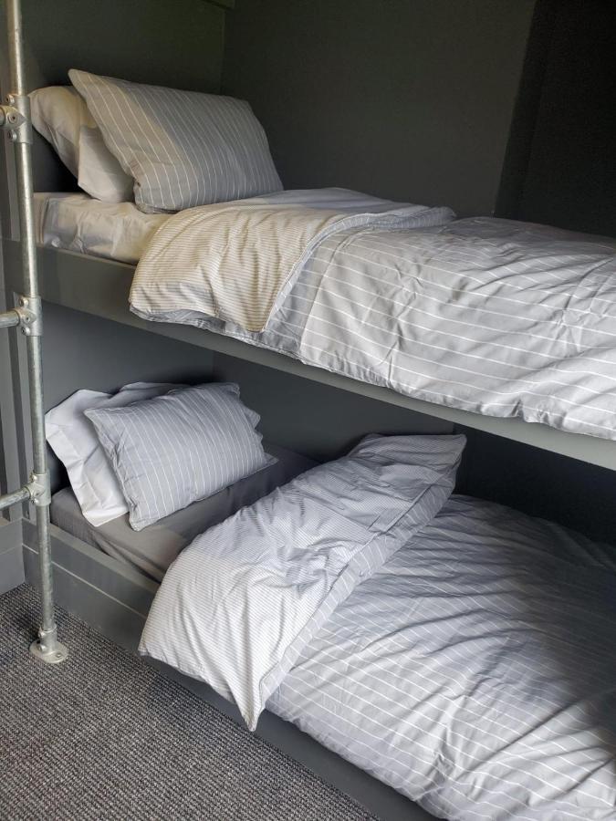 Blessington Road & Lockinn Bar & Restaurant Hostel *