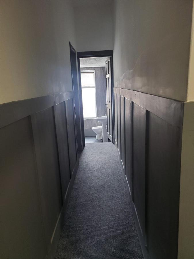 Hostel Blessington Road & Lockinn Bar & Restaurant Liverpool