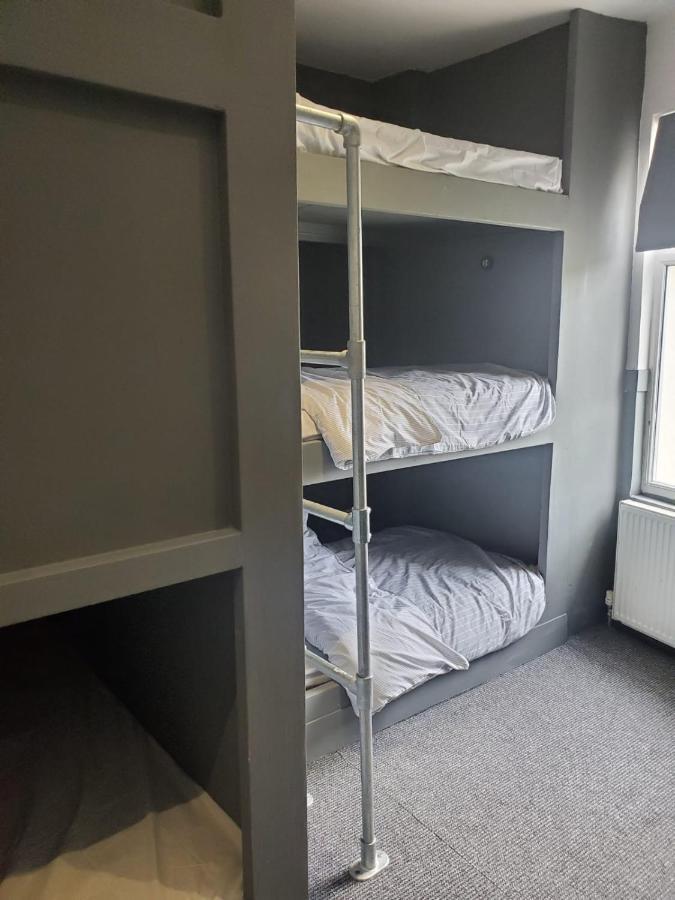 Hostel Blessington Road & Lockinn Bar & Restaurant Liverpool